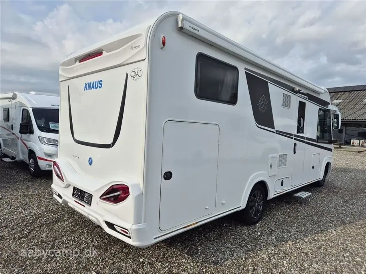 Billede 2 - 2019 - Knaus Sky I 700 LEG   Automatgear. markise. solceller. batterier. Elektrisk  indgangstrin. TV.  Egoist model Uden sænkeseng i forenden!!  Bemærk 3850 Kg. total.