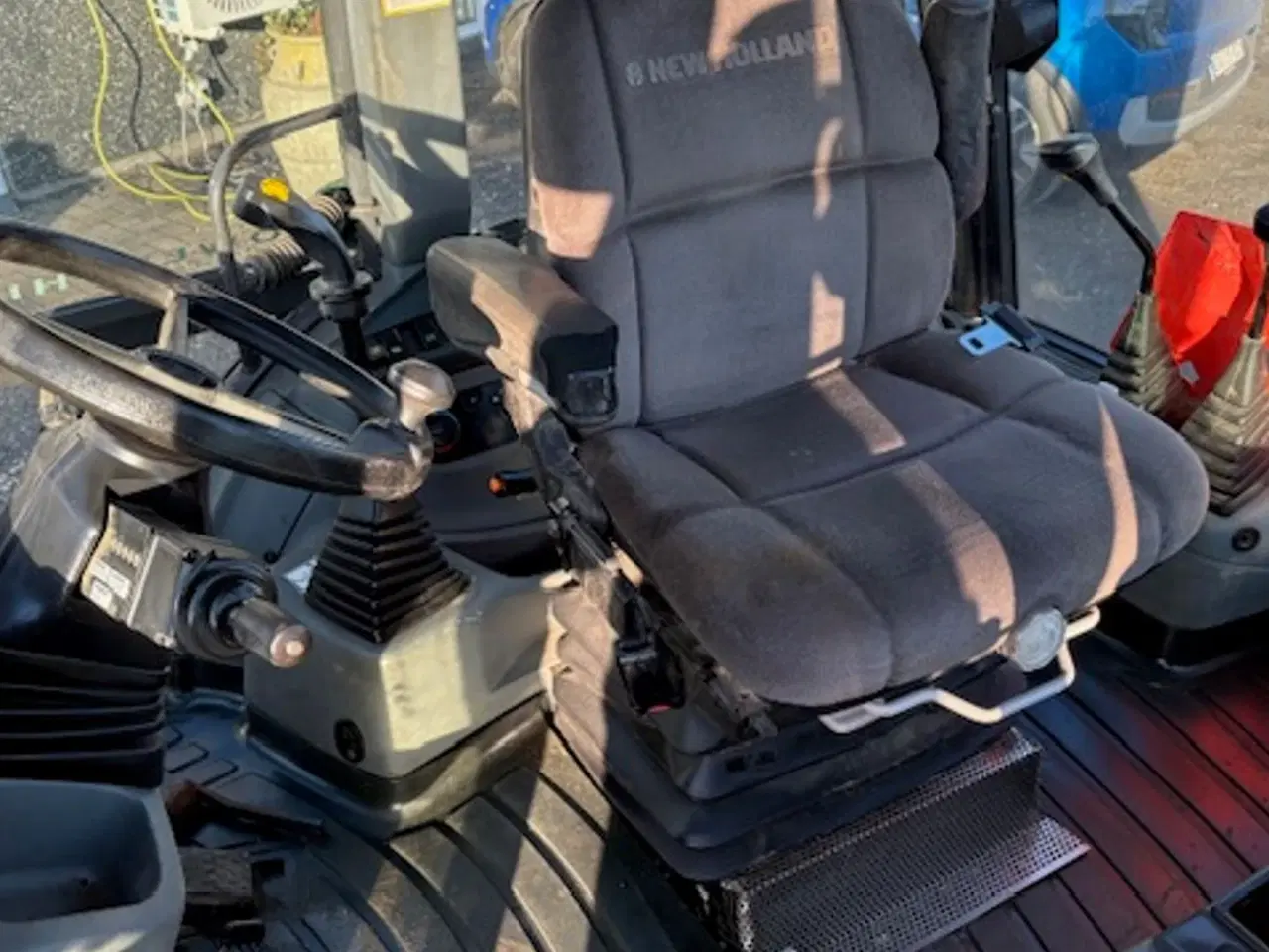 Billede 14 - New Holland B115B HYDRAULISK VOLVO SKIFT FOR, MEKANISK HURTIGSKIFT BAG