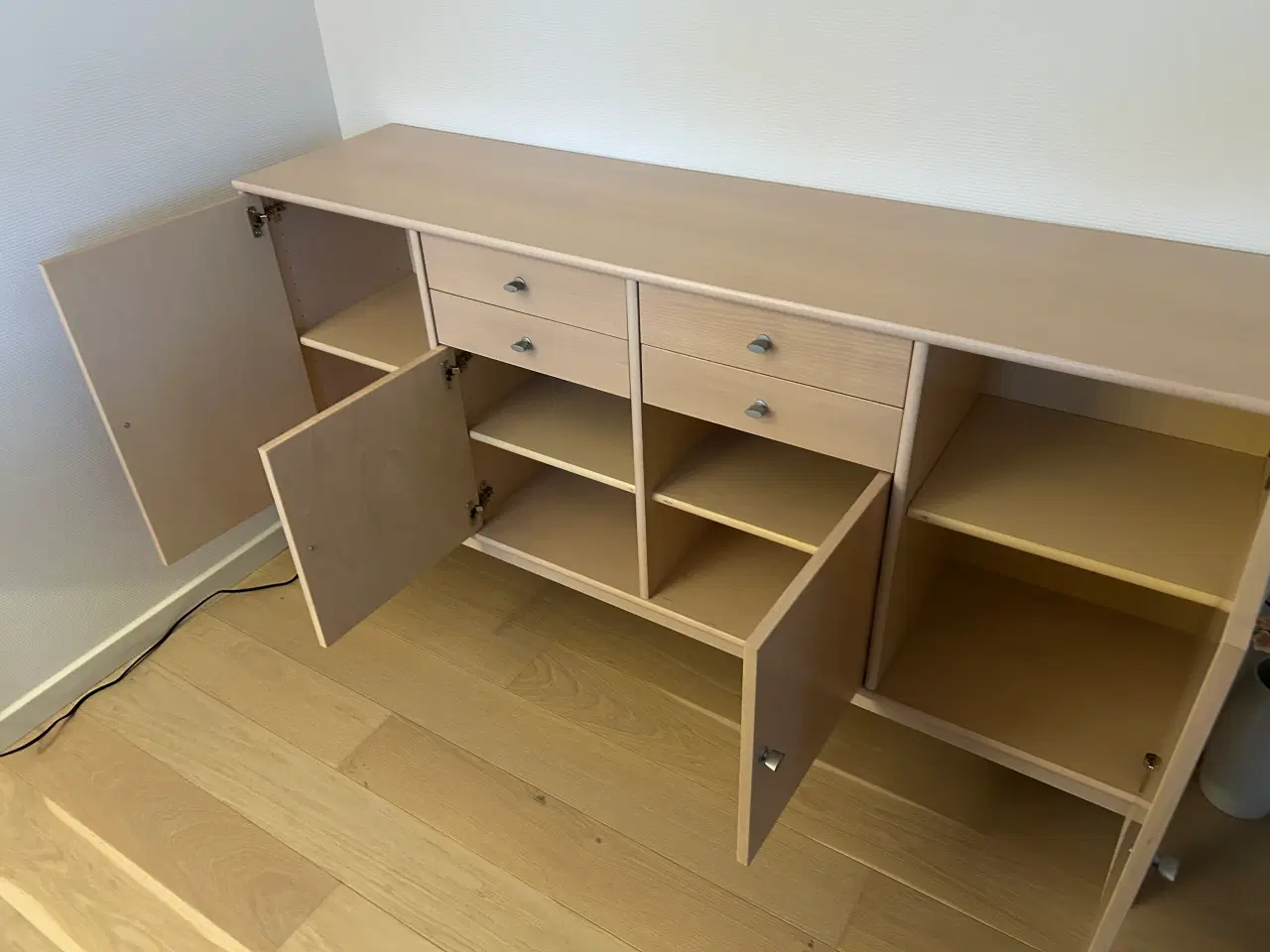 Billede 4 - skænk i lys bøg