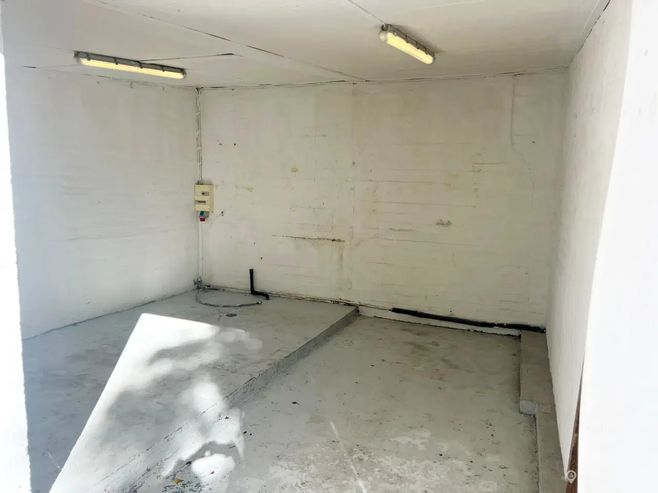 Billede 2 - Stor garage til bil/lager centralt på Frb.