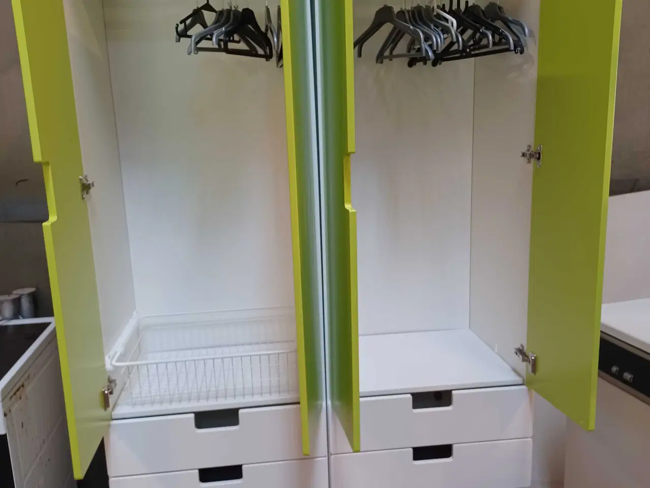 Billede 2 - Ikea skab til tøj.