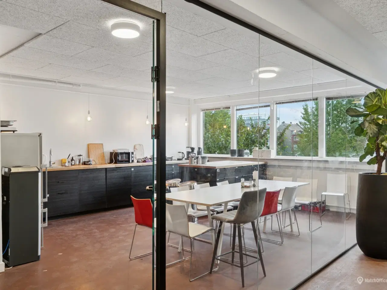 Billede 9 - Kontorlejemål med massivt lysindfald i tidligere industribygning