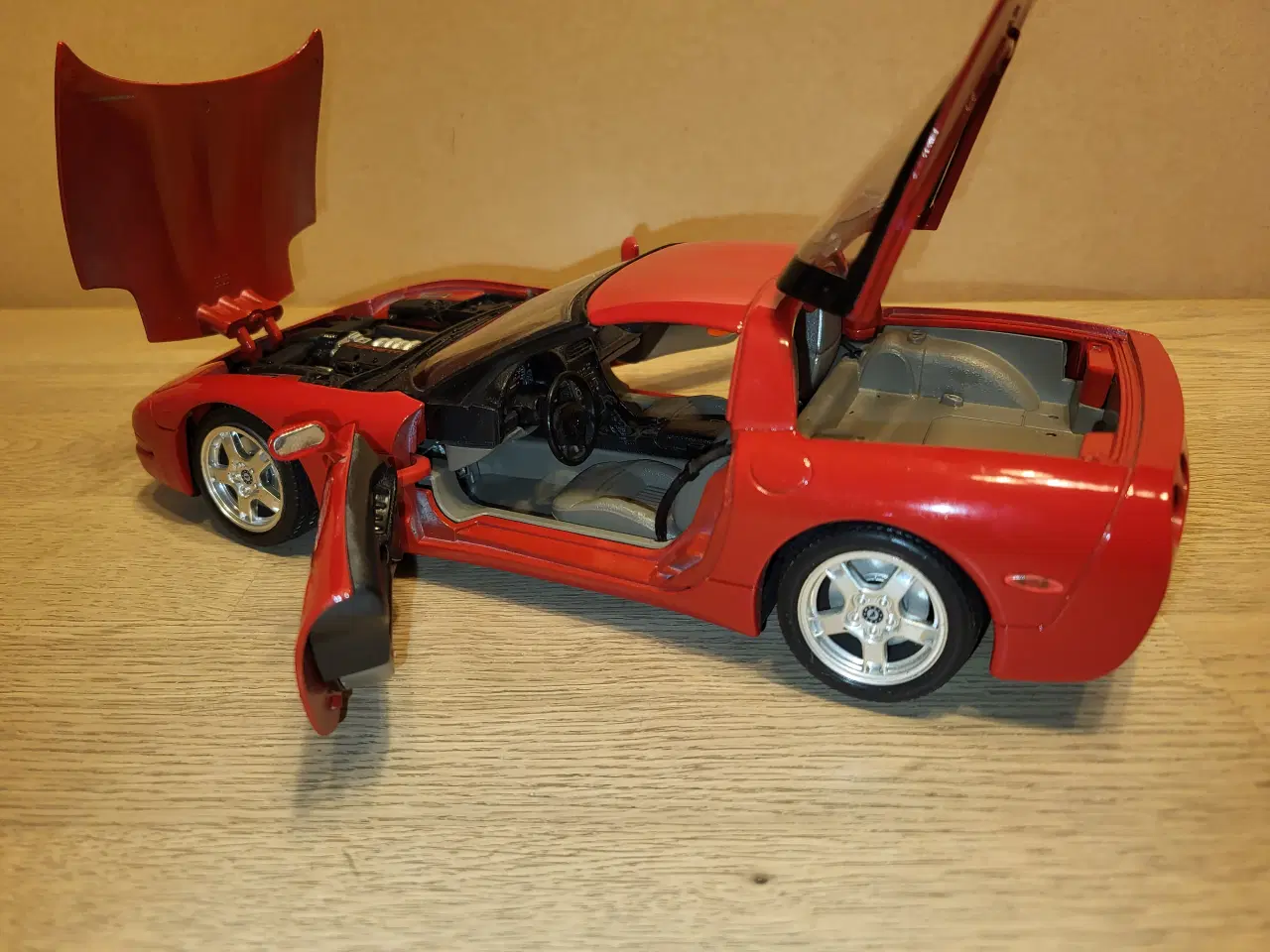 Billede 6 - Modelbil. Chevrolet Corvette C5 (1997). Skala 1/18