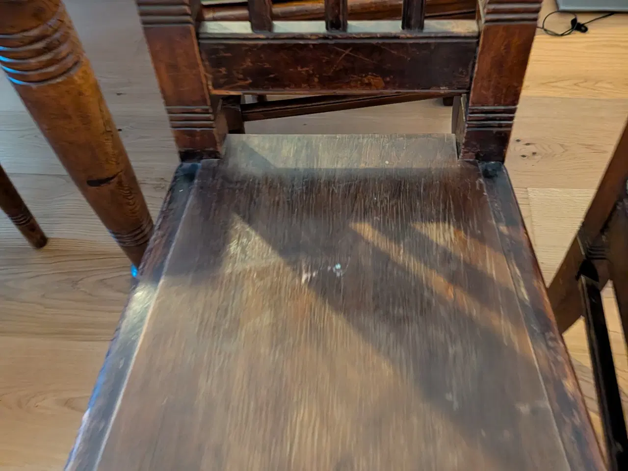 Billede 16 - Antikt spisebord med stole i egetræ