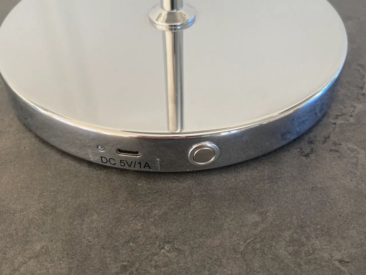 Billede 2 - 2 stk. Genopladelige bordlamper - Dyberg Larsen 