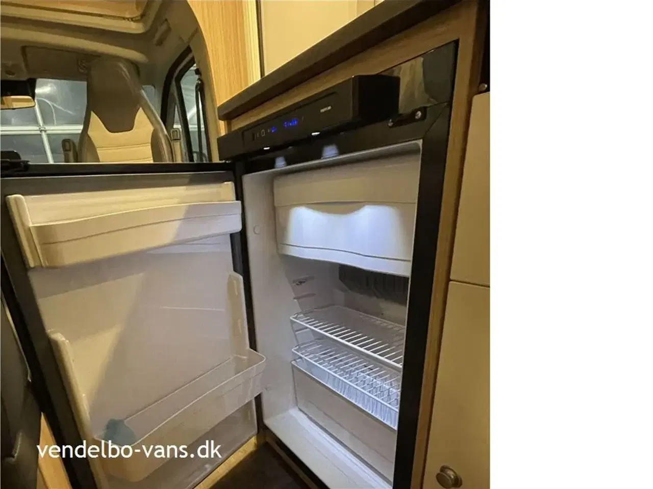 Billede 12 - 2021 - SunLight VAN V66 Adventure Edit   Enkelsenge og garage - kun 6,5 m lang