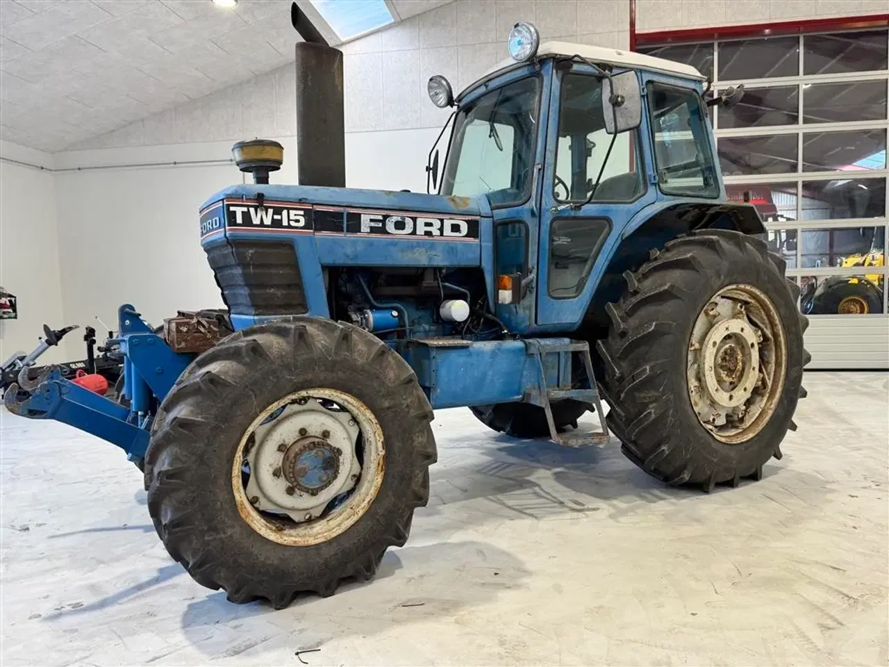 Billede 2 - Ford TW 15 MED NÆSTEN NYE DÆK!