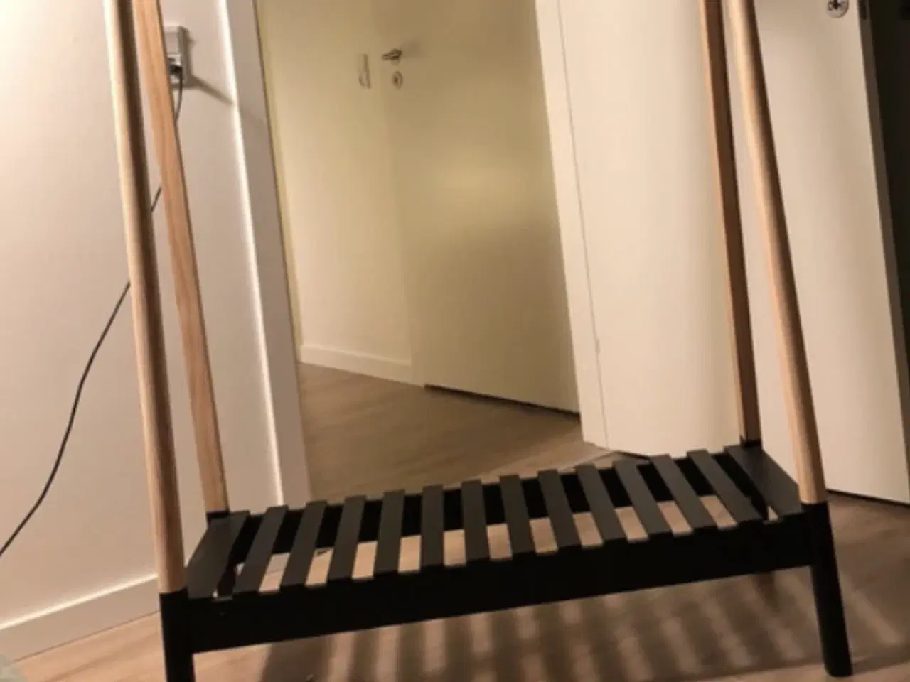 Billede 2 - Jennet tøjstativ med hylde 