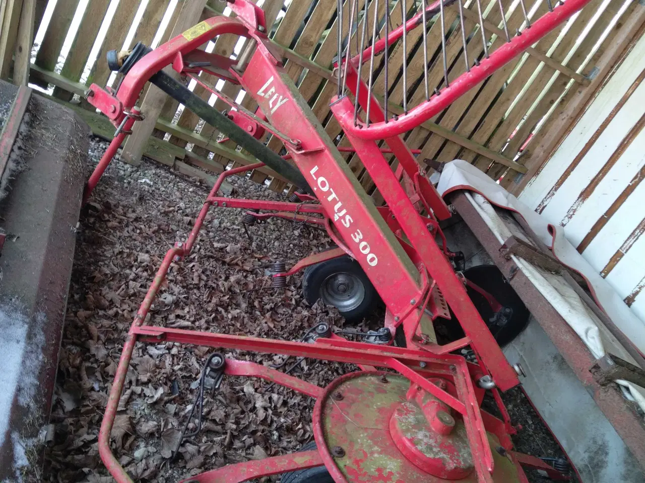 Billede 2 - Lely høvender