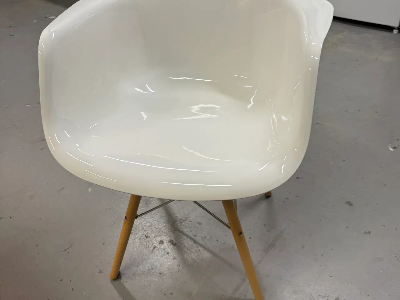 Billede 1 - Højglans stole i hård plastik