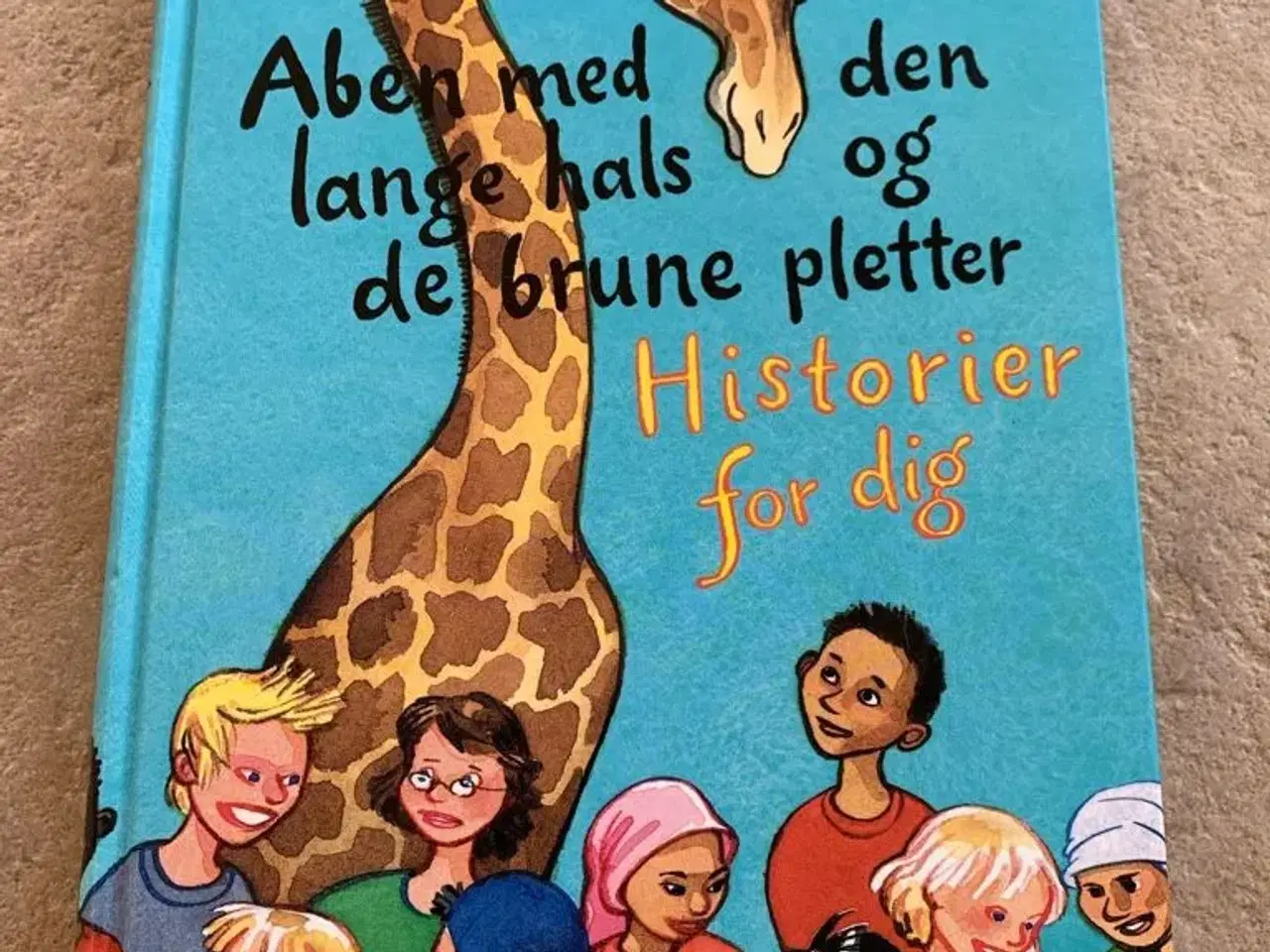 Billede 1 - Aben med den meget lange hals og .., bog