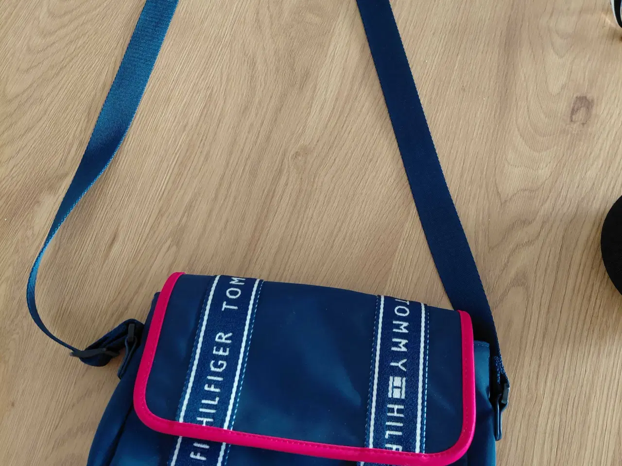 Billede 1 - Fin Tommy Hilfiger taske