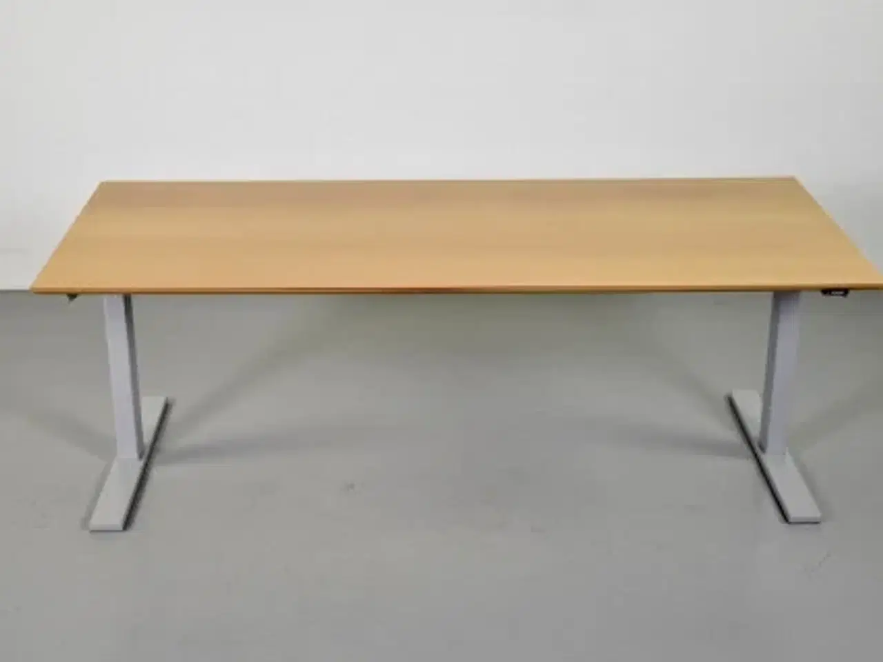 Billede 1 - Holmris b8 hæve-/sænkebord, 180 cm.