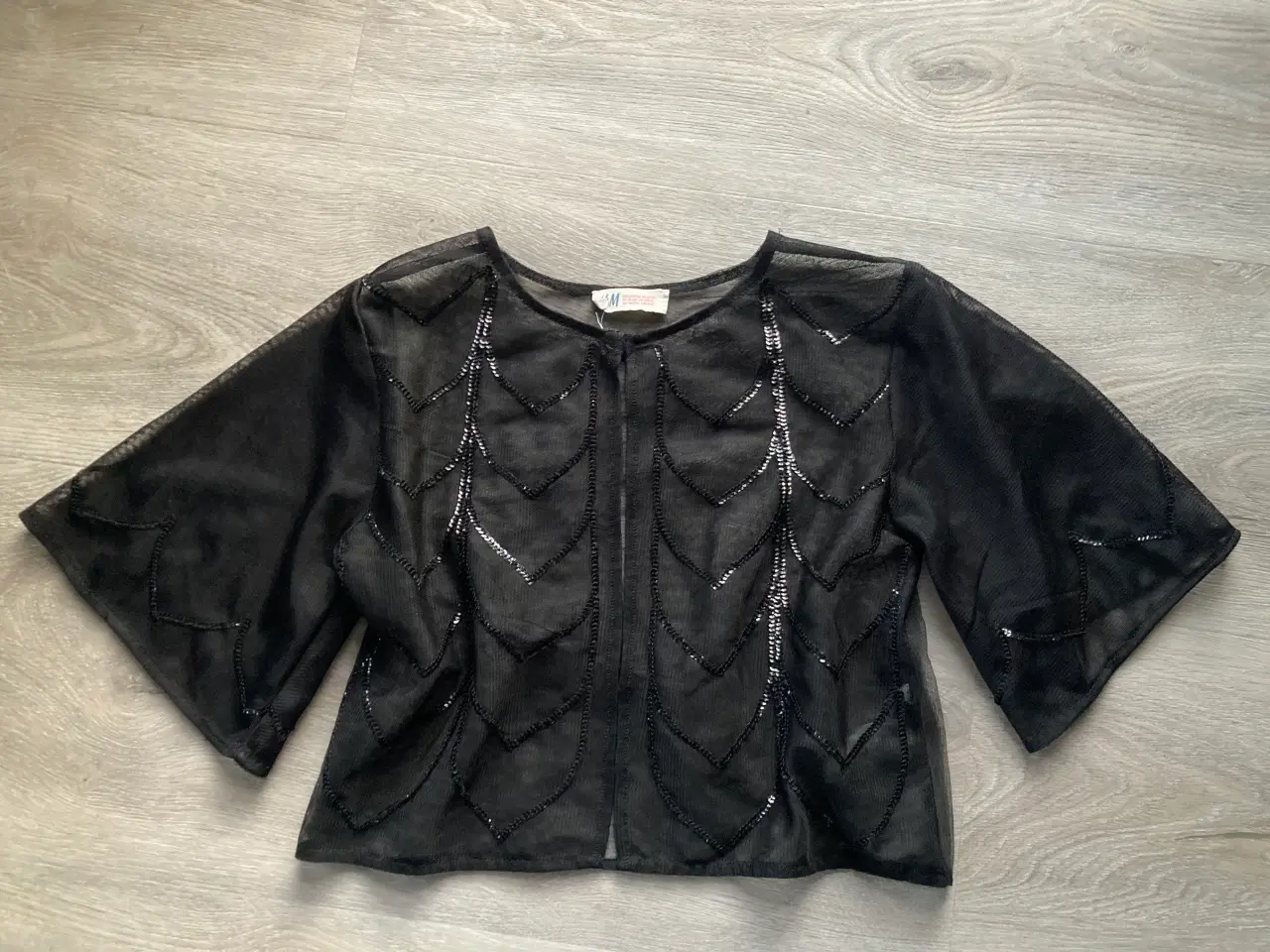Billede 1 - Sort bolero med pailletter str. 146/152