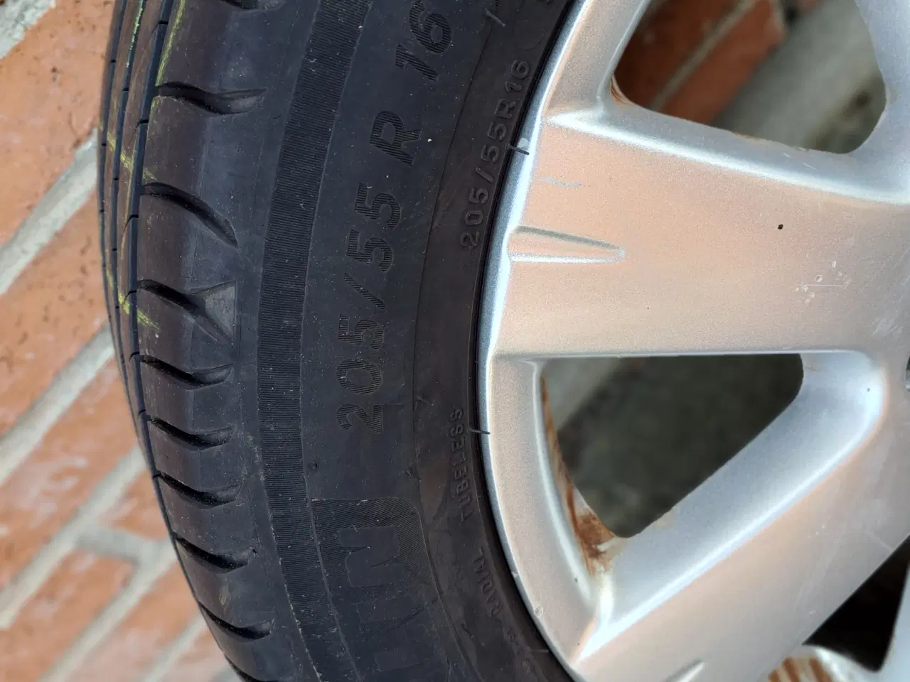 Billede 4 - Byd på VW sommerdæk på alufælge