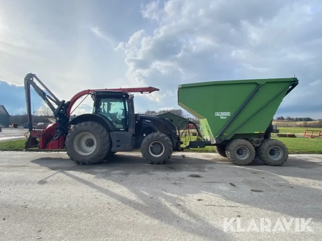 Billede 2 - Skovtraktor Valtra S374  med flishugger og vogn TP 400 flishugger