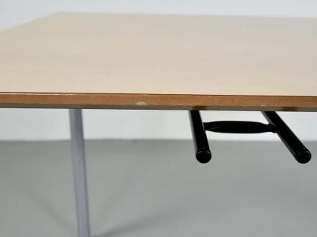 Billede 8 - Randers radius kantinebord med plade i birk og stoleophæng