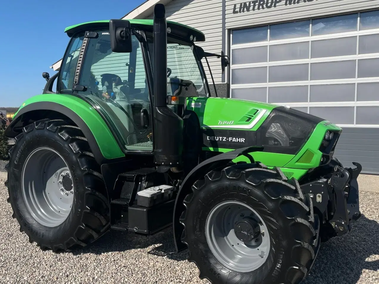 Billede 15 - Deutz-Fahr Agrotron 6140 Classic Fin handy traktor med frontlift.