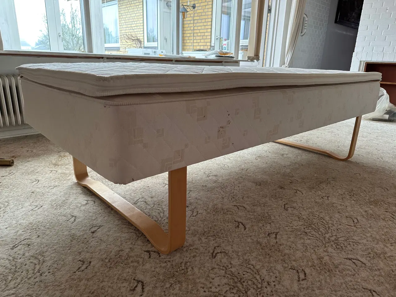 Billede 5 - Enkeltseng 90x200 med topmadras – hvid – pæn stand