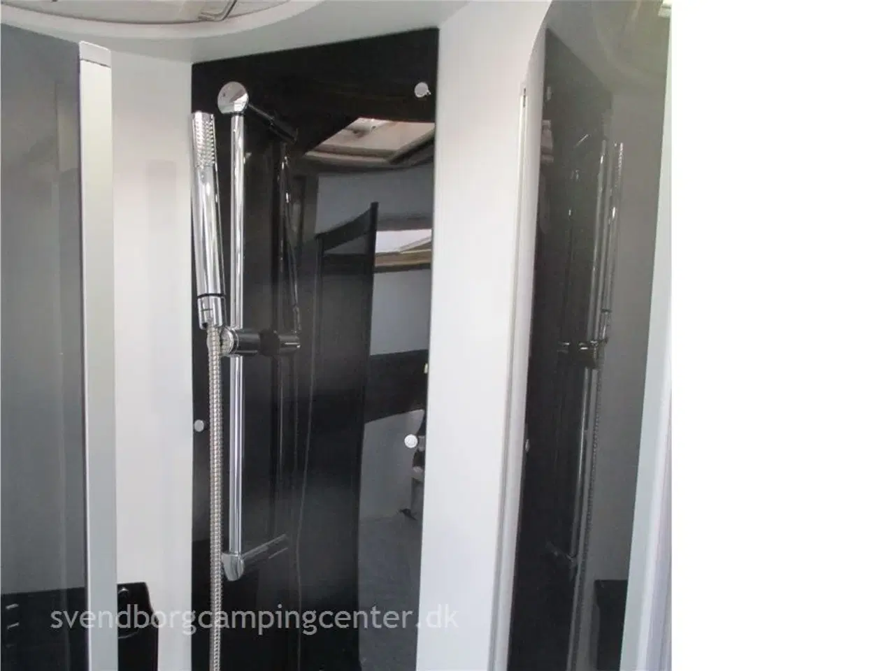 Billede 12 - 2024 - Benimar Tessoro 496 Limited   Veludstyret Benimar med Queensbed