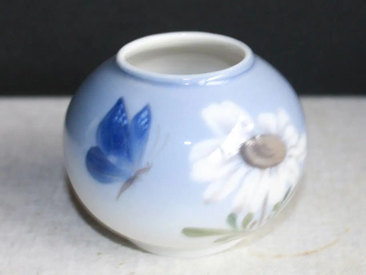 Billede 1 - Vase med Marguerit og sommerfugl