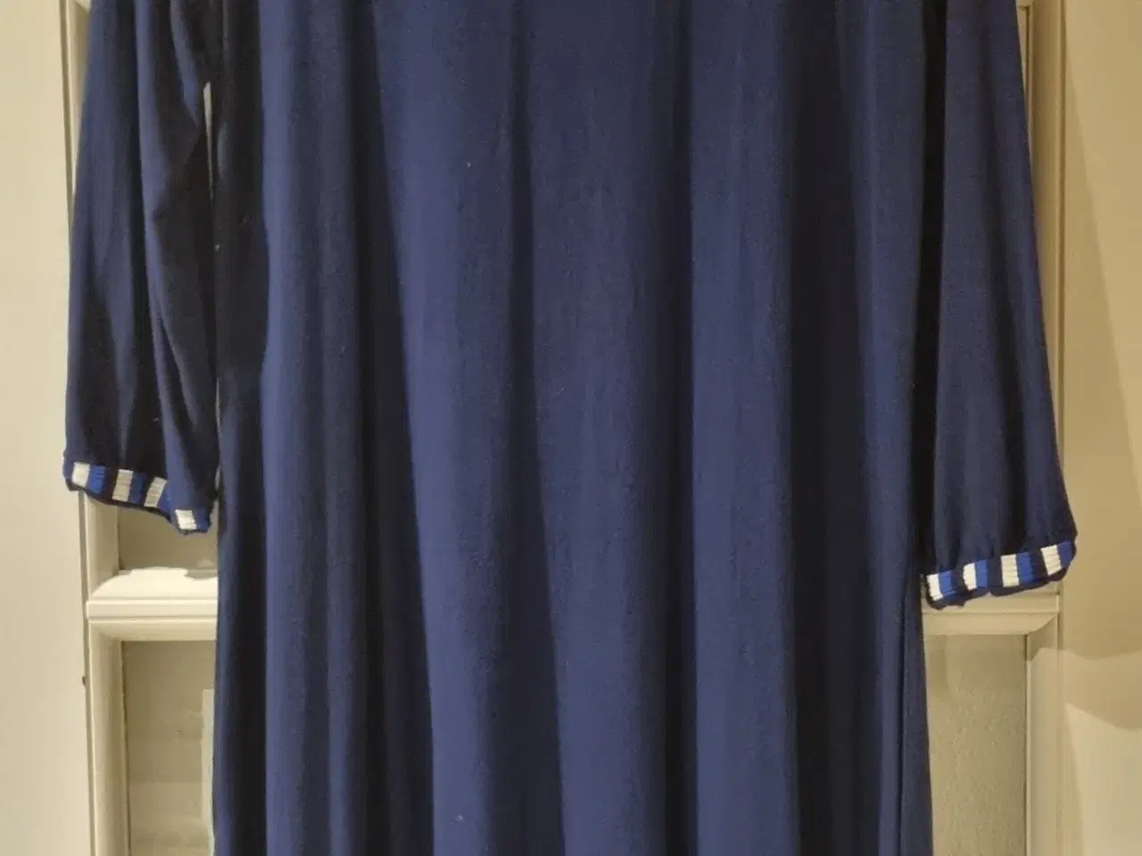 Billede 2 - duMilde kjole, mørk blå str. XXL