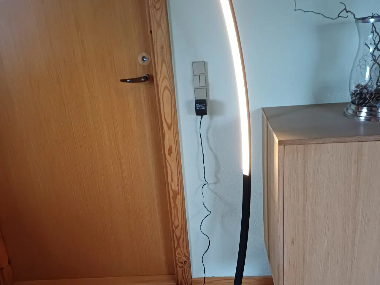 Billede 1 - Gulvlampe i elegant stil