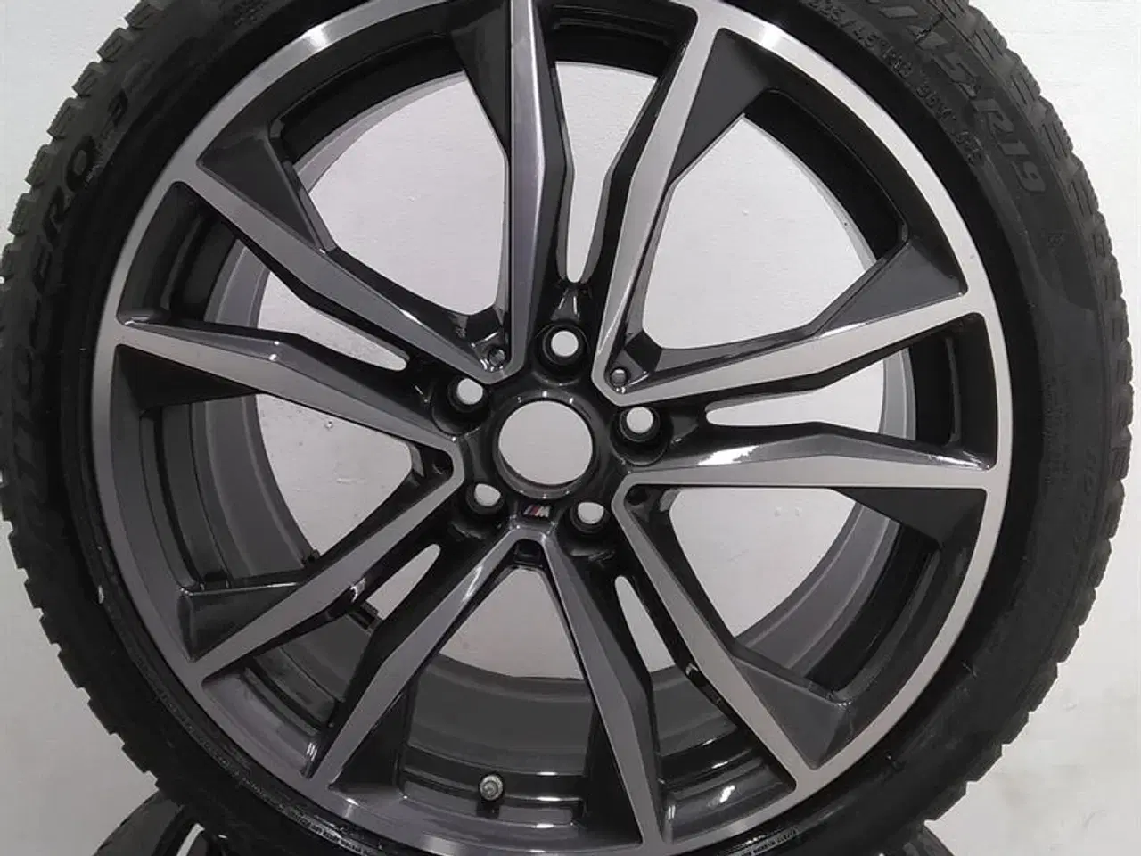 Billede 9 - 19" Org. BMW Alufælge med vinterdæk "LA wheel double 715 M black" A61477 BMW F45 SAT F46 MPV X1 (F48) X2 (F39) F45 SAT LCI F46 MPV LCI X1 (F48LCI)