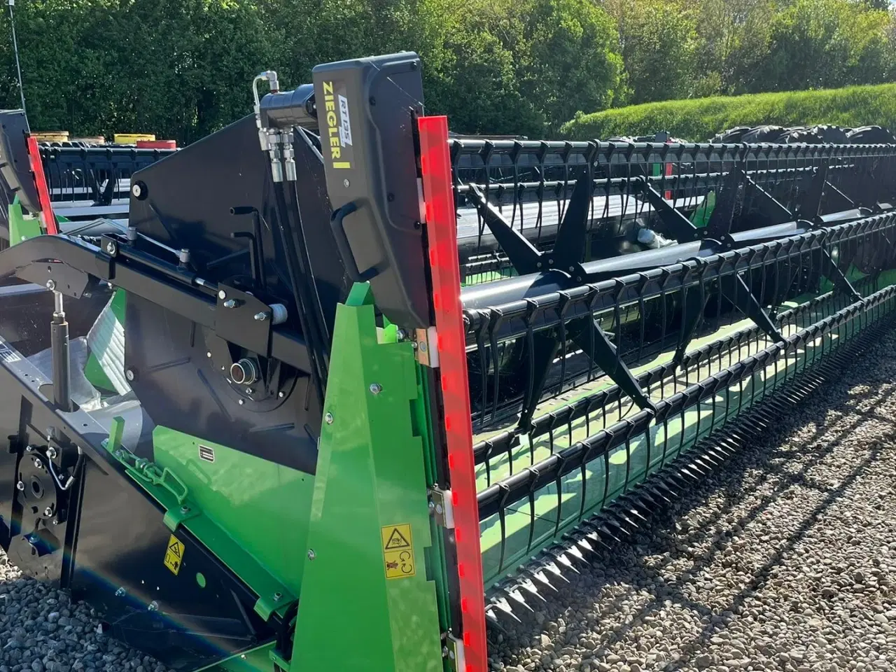 Billede 22 - Deutz-Fahr C7206 With 24feed - 7.2m header. New and unused Combine together with 7.2m header