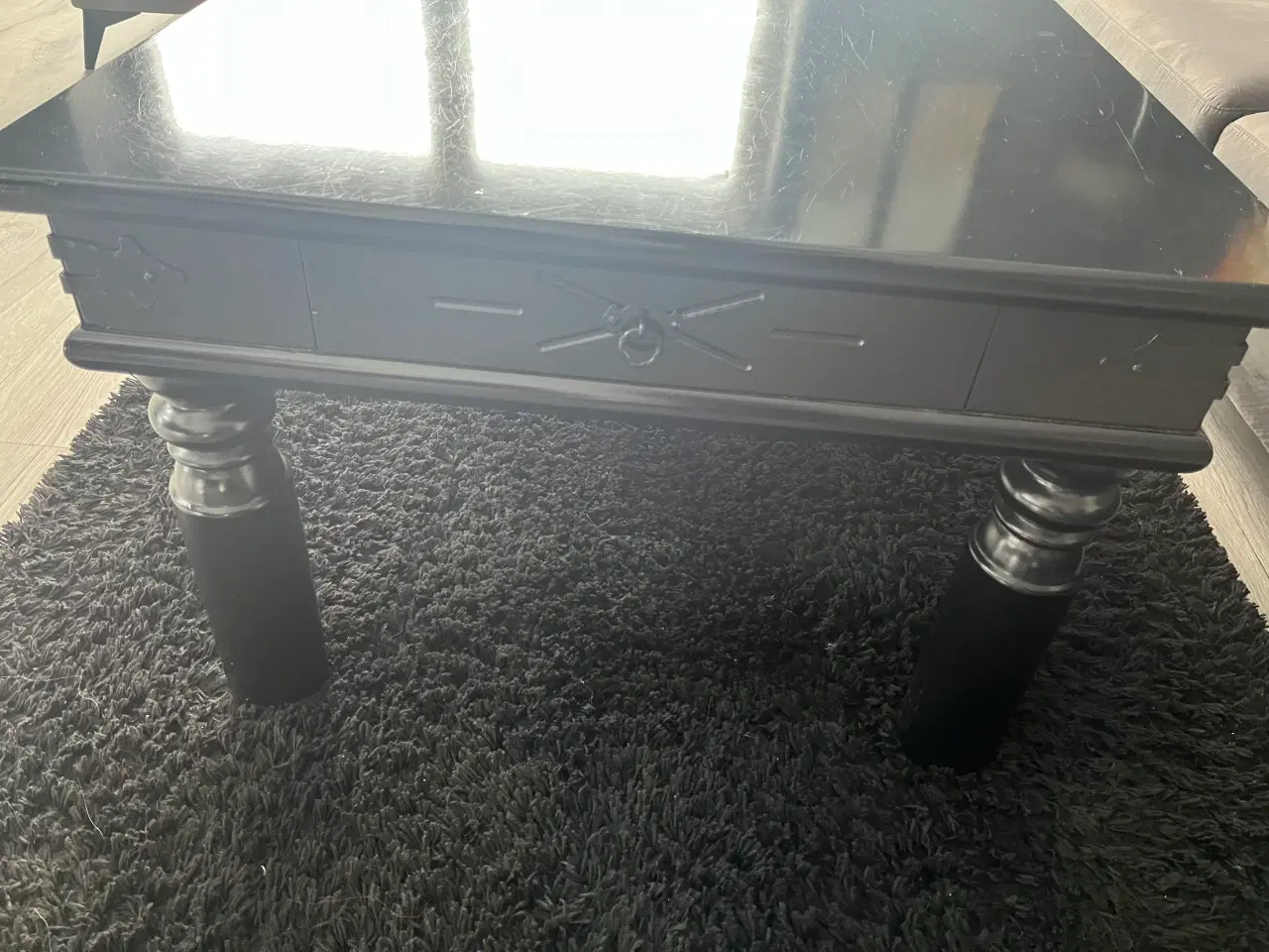 Billede 3 - Sort tæppe til under sofabord