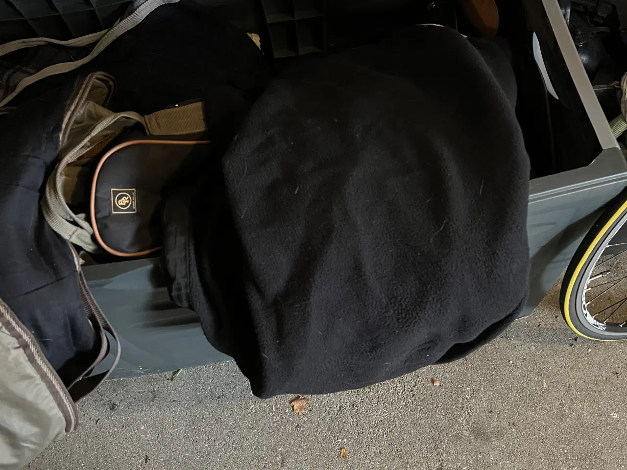 Billede 3 - Ridekasser støvlerne dækker hjelme sælges samlet