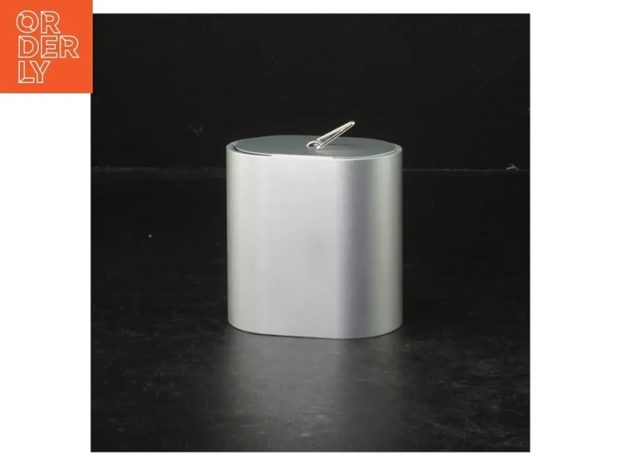 Billede 3 - Sølvfarvet æske med 5 terninger (str. 7,5x7 cm)