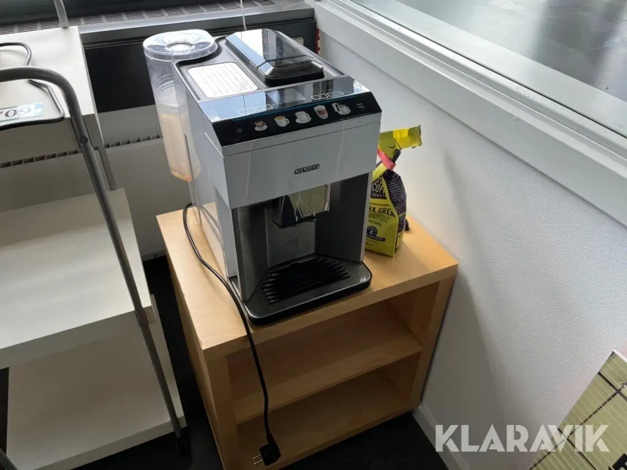 Billede 9 - Borde, kaffemaskine og elkedel