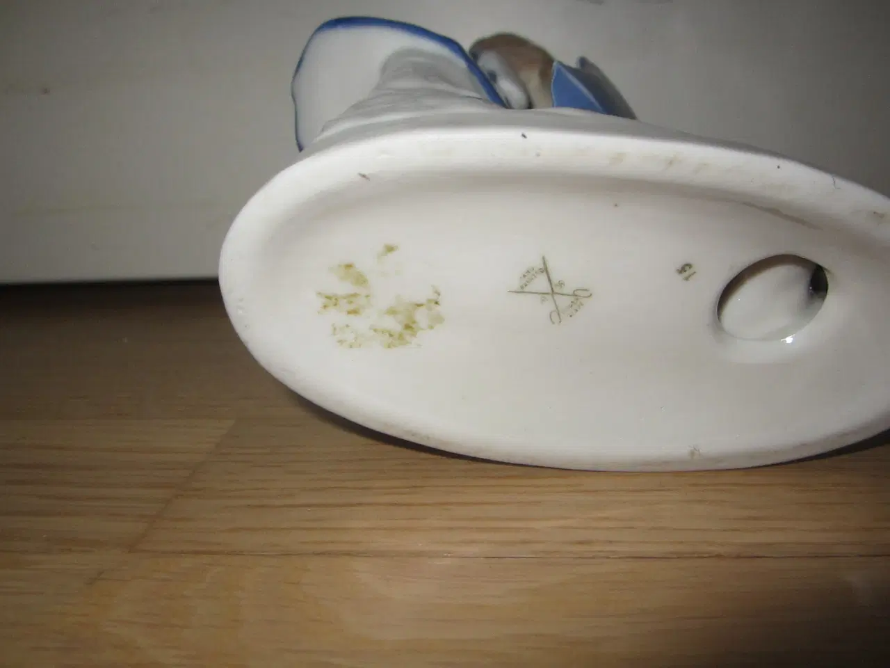 Billede 7 - 2 skønne tyske figurer med saksen pr stk 50kr