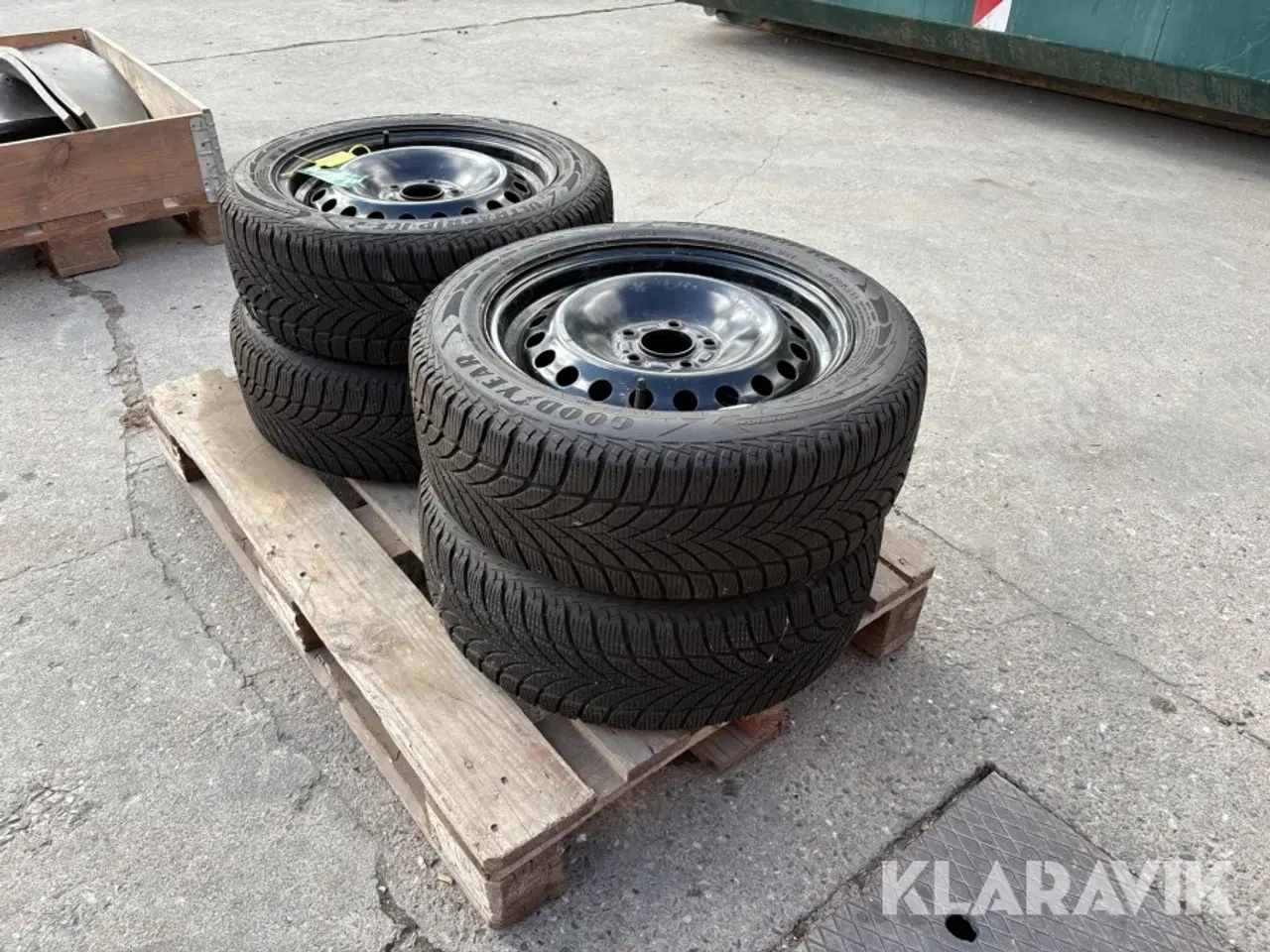 Billede 4 - Dæk med fælg Goodyear Ultragrip Ice2