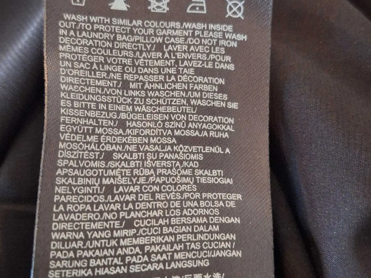 Billede 9 - Sort ærmeløs kjole 