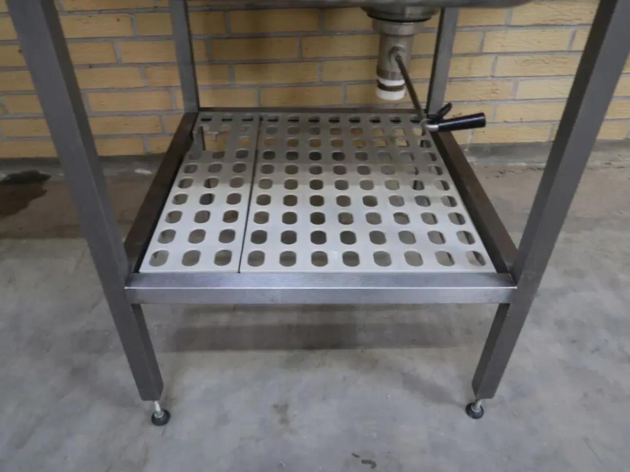 Billede 7 - Rustfri stålbord med vask & underhylde