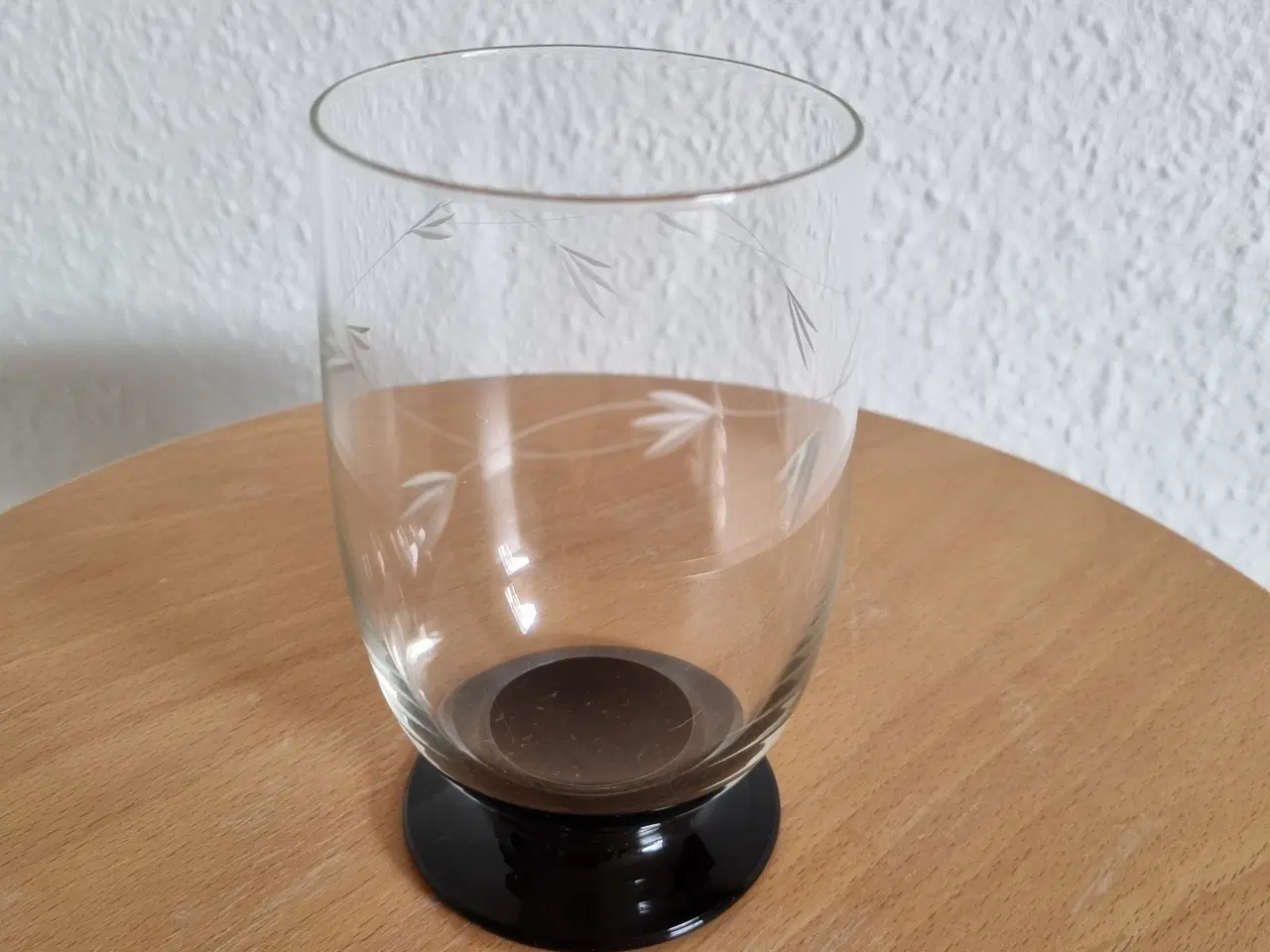 Billede 1 - 8 glas på sort fod.
