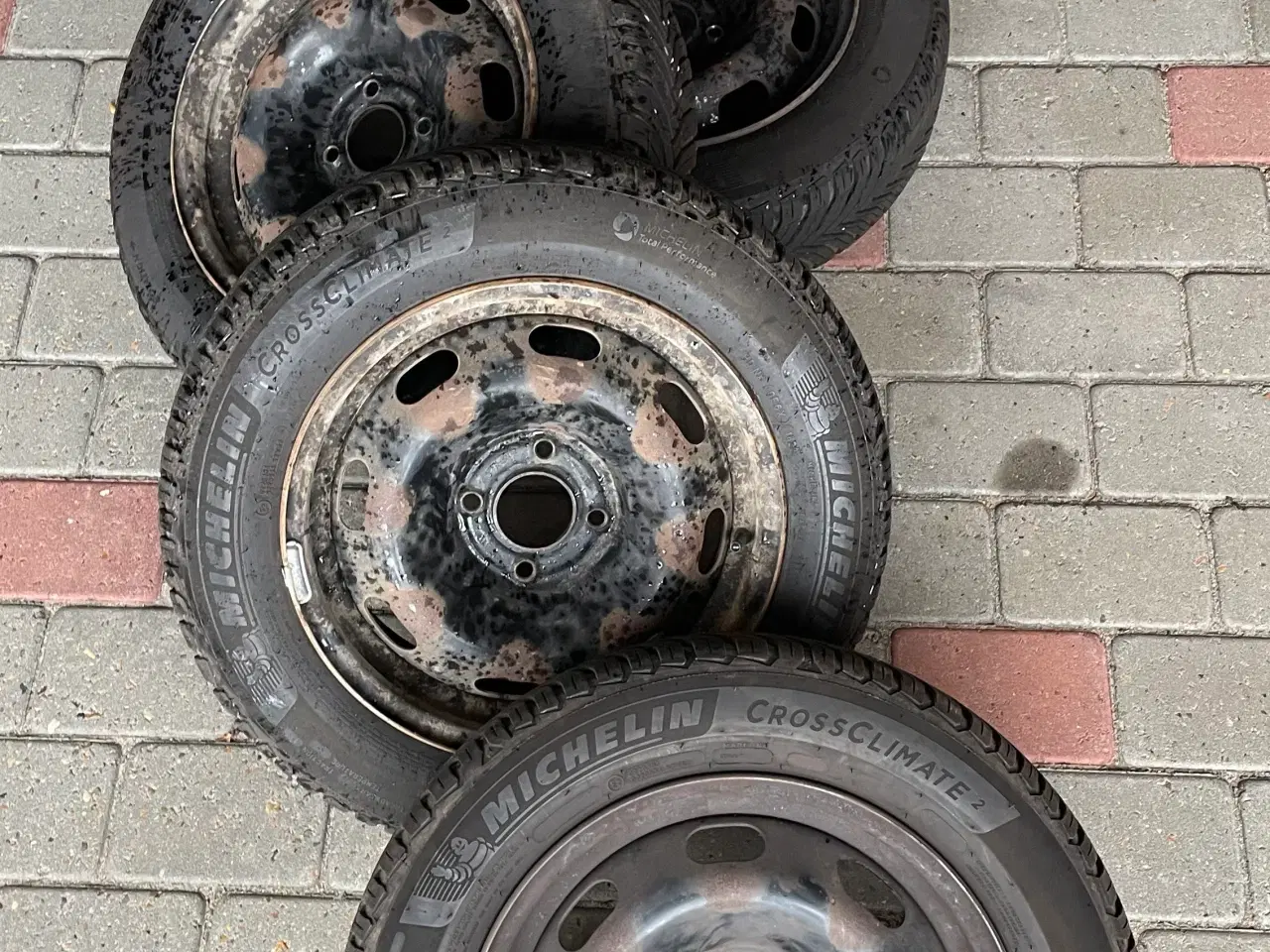 Billede 1 - Michelin vinterdæk på stålfælge.