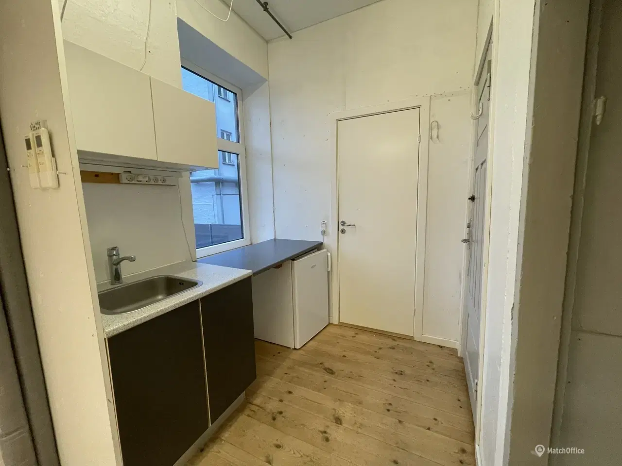 Billede 8 - Central placering i Odder