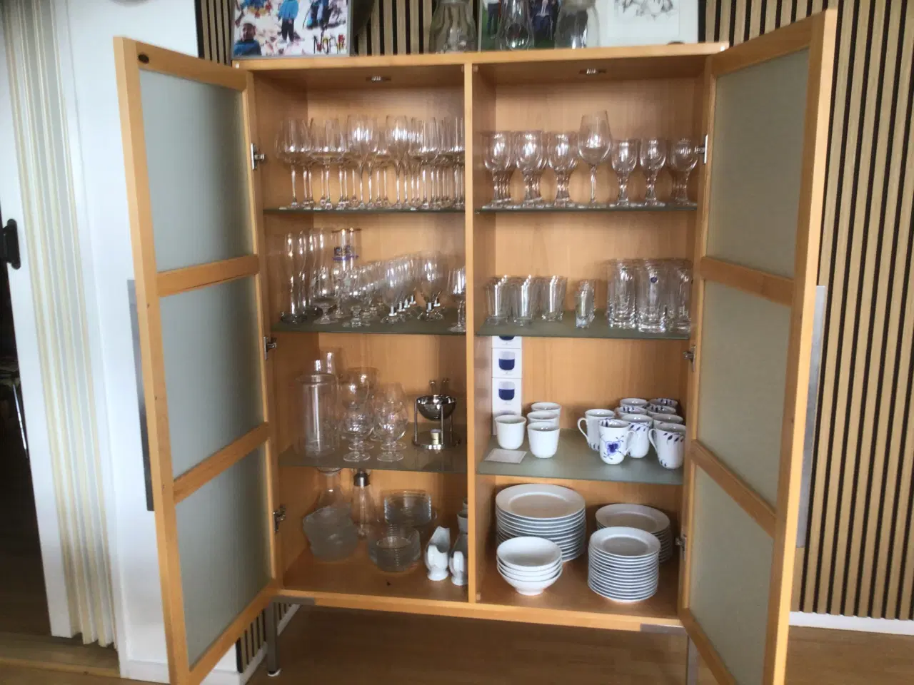 Billede 1 - Chatol med glaslåger i Eg Naver Collection 