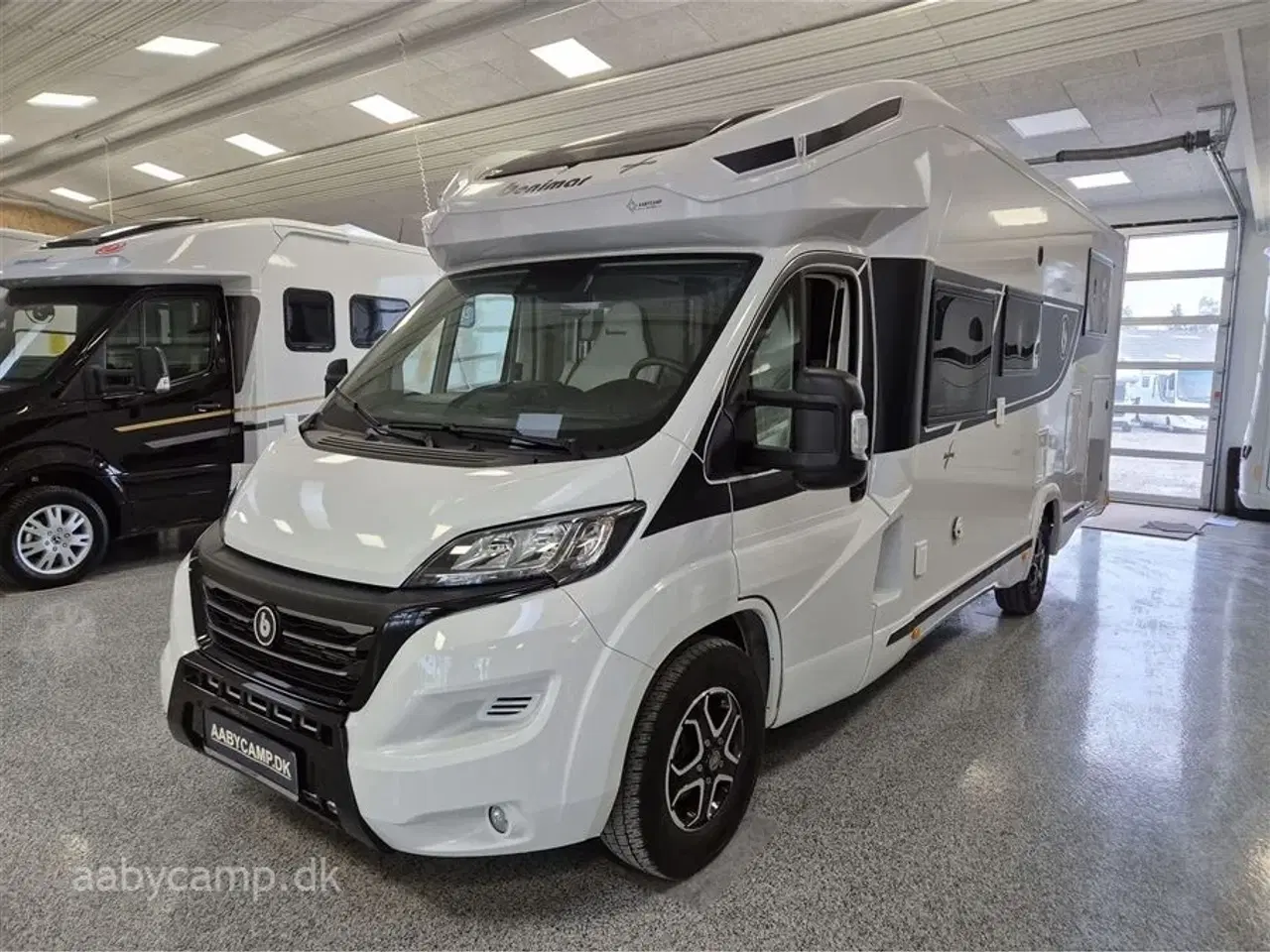 Billede 4 - 2024 - Benimar Mileo 263   Nk pakke. Automatgear. markise. 2x Lithium batteri. solceller. Helårsdæk. lædersæder. cykelstativ.