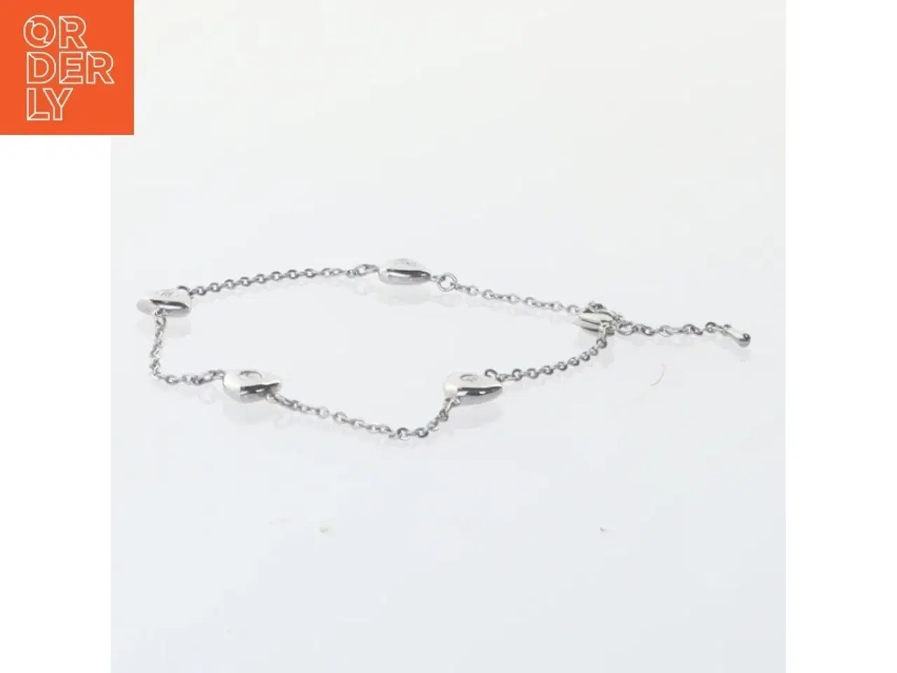 Billede 2 - Sølvfarvet armbånd med vedhæng (str. 28 cm)