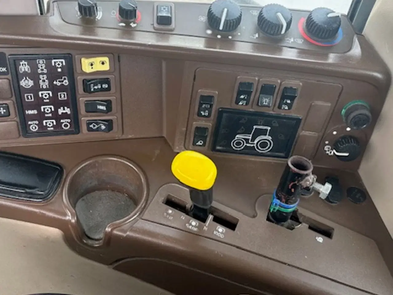 Billede 18 - - - - Traktor udlejes kun 150 kr/time min 4 timer dagligt