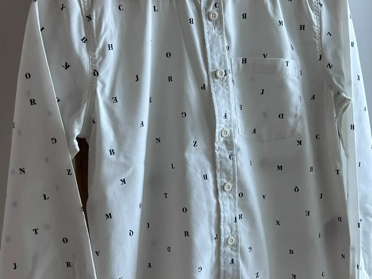 Billede 3 - Name it skjorte med bogstaver, str. 146-152