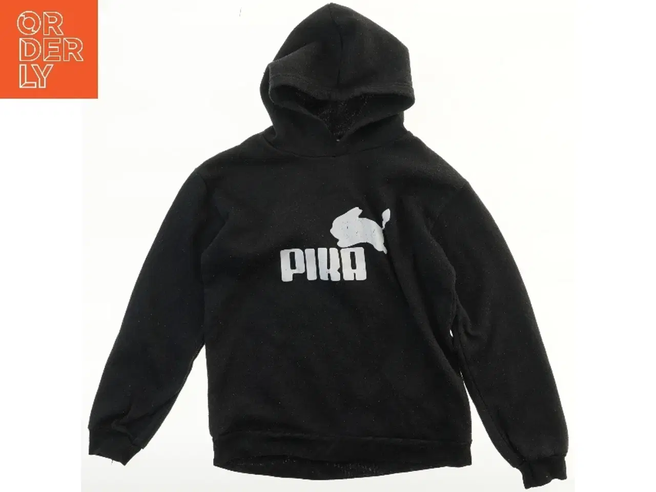 Billede 1 - Sort hættetrøje med Pika tryk (str.  150 )