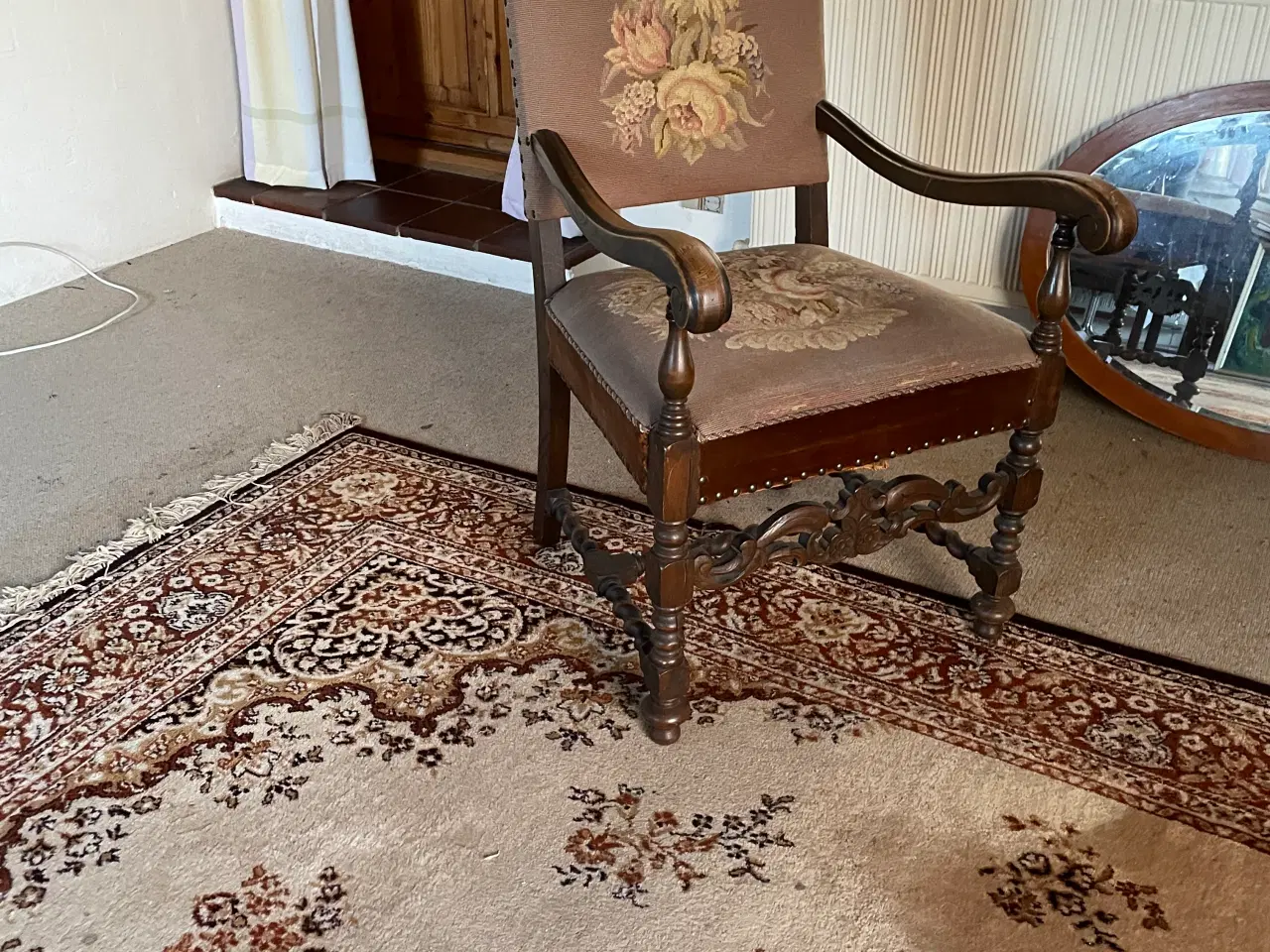 Billede 1 - Broderet lænestol