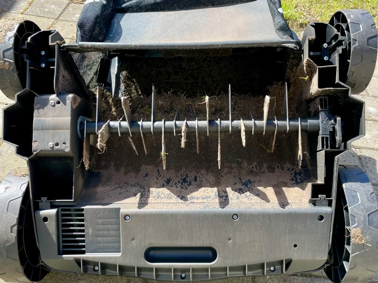 Billede 6 - Vertikalskærer / plænelufter til leje