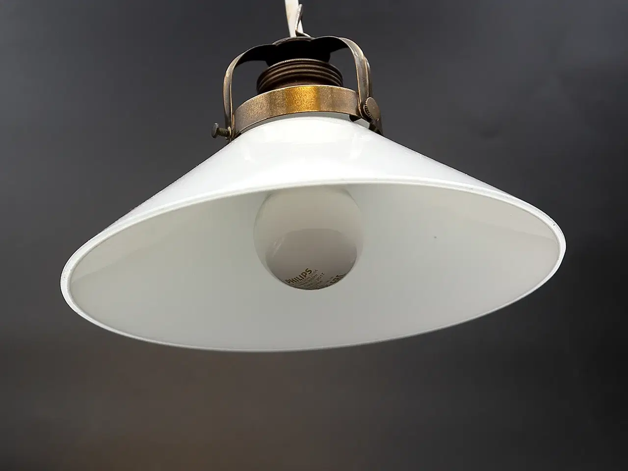 Billede 5 - Dansk skomagerlampe i opalglas fra 1940–50’erne