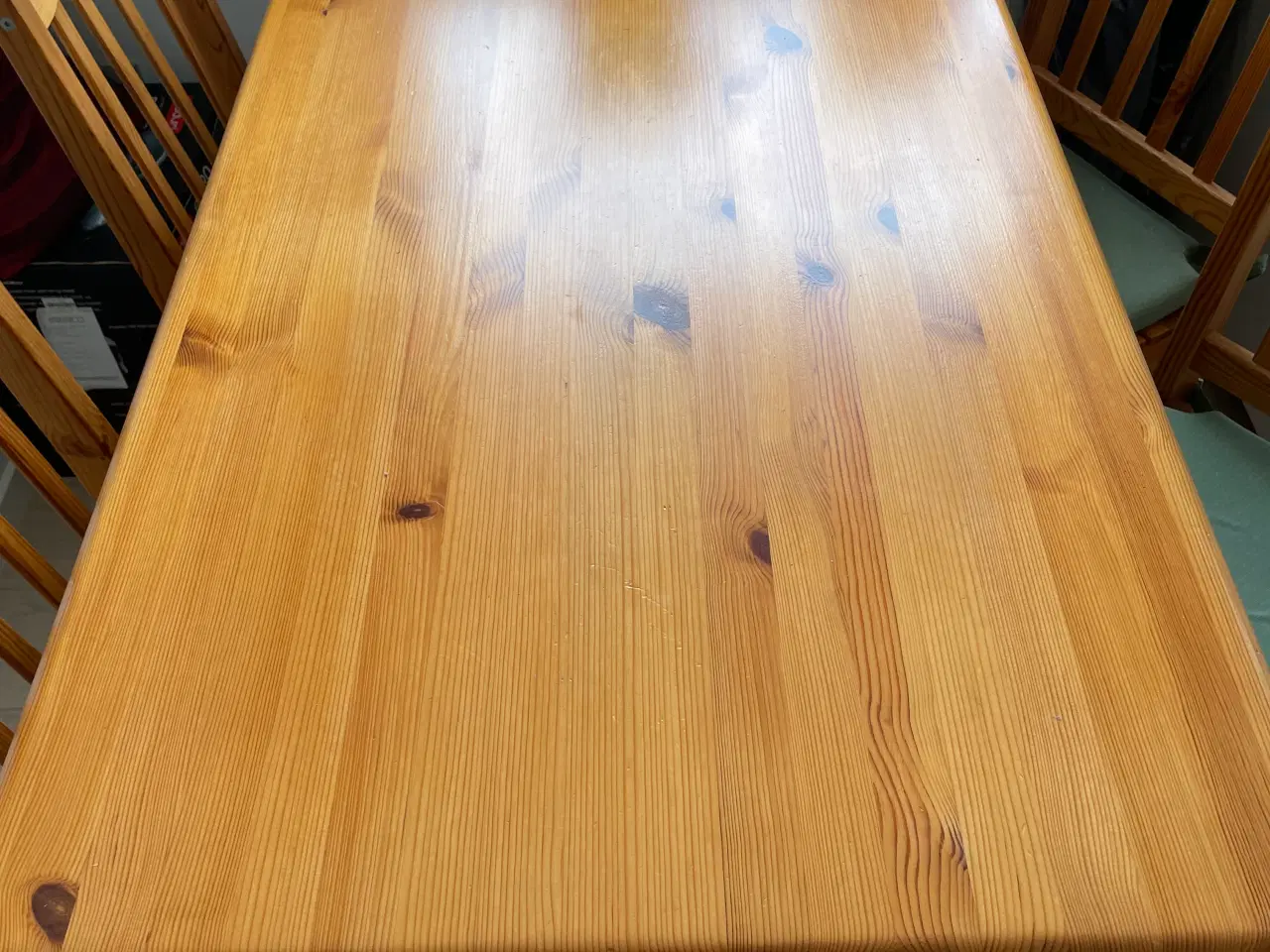 Billede 1 - Sofabord med stole i fyrretræ